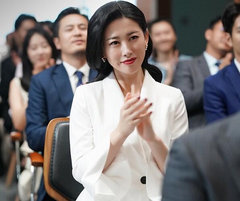 精英律师栗娜喜欢谁