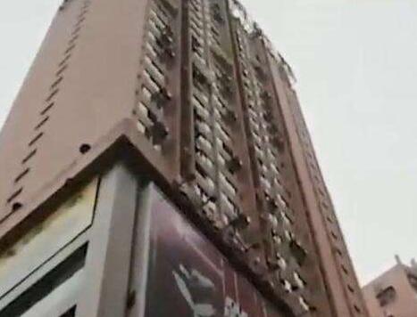 男子坠楼砸死2名路人