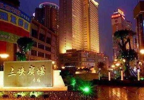 男子坠楼砸死2名路人