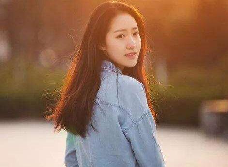 女生回头看你说明什么