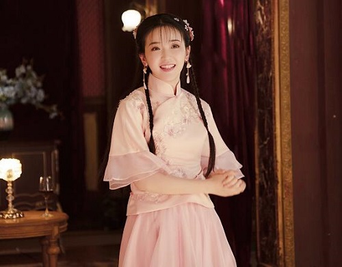 小女上房揭瓦根据什么小说改编的