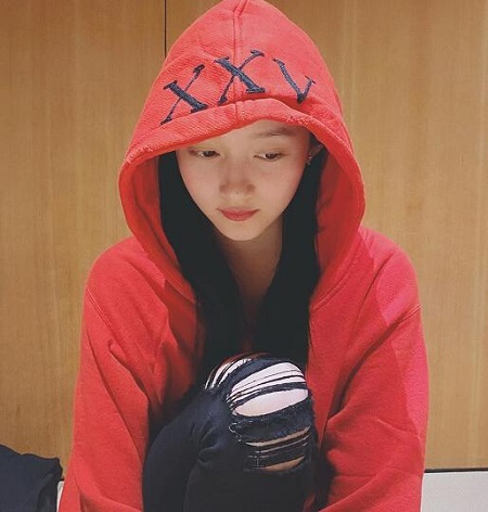 关晓彤红色卫衣是什么牌子的