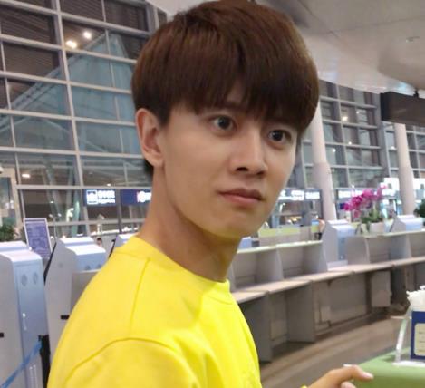 任嘉伦为什么不打乒乓球了