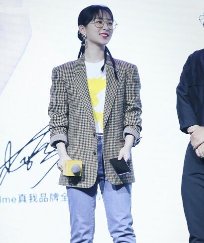 杨紫同款格纹西装什么品牌