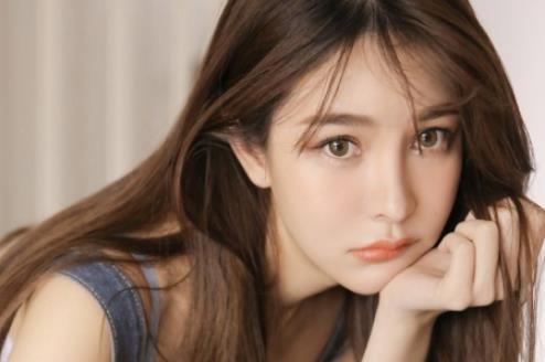 男友把我带到他房间