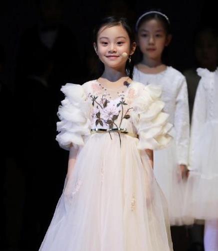 甜馨为什么跟李小璐