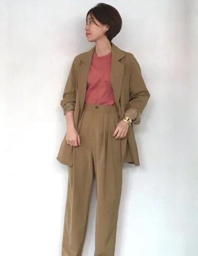 女小西装搭配什么裤子