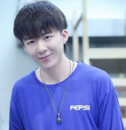 杨宗纬和吴青峰是什么关系