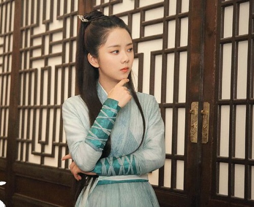 锦衣之下袁今夏是谁的女儿