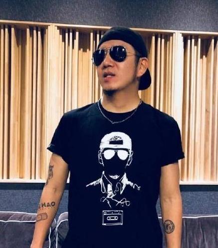 郝云妻子王珊珊控诉家暴