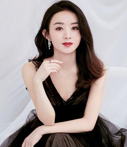 赵丽颖微博之夜穿的黑色长裙什么品牌