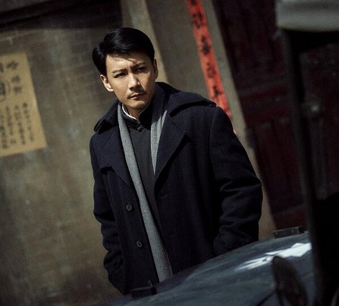 新世界中小红袄是冯青波吗