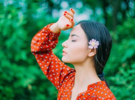 一个女生等你表白的表现