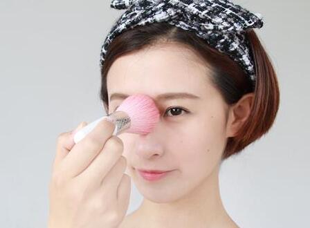 定妆喷雾和定妆粉的区别