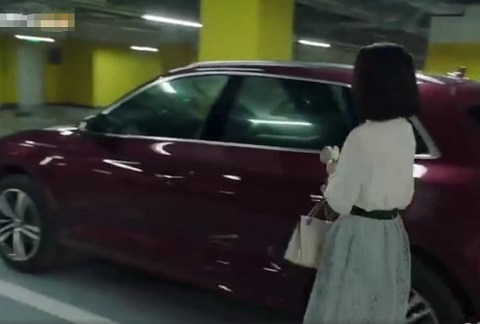 完美关系舒晴开的什么车