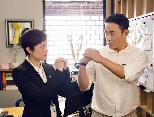完美关系和安家是一个导演吗
