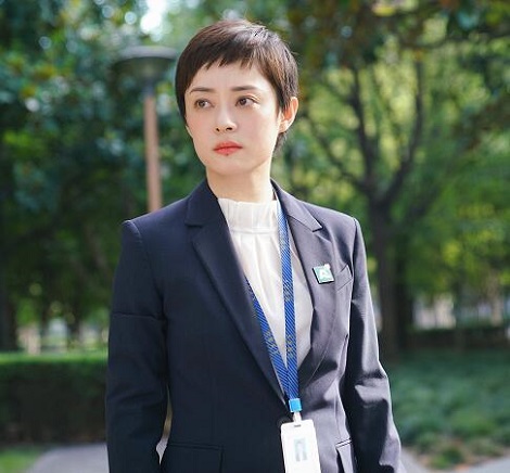 安家孙俪职场穿搭简约干练