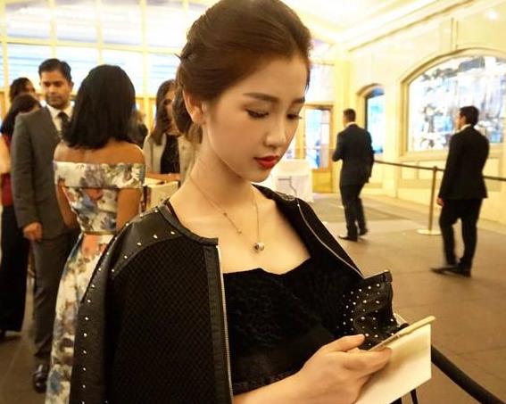 虞书欣家里做什么的