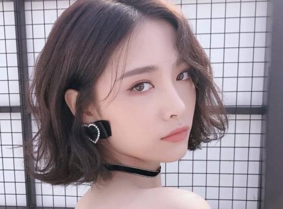许佳琪是鞠婧祎的前辈吗