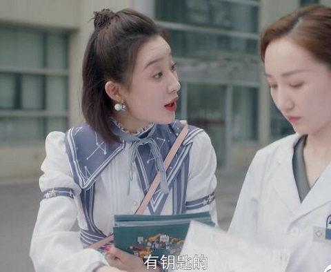 安家朱闪闪发传单穿的裙子什么品牌