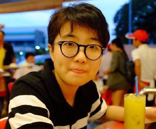 邱晨为什么要改香港户口