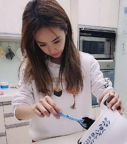 蔡依林同款白色卫衣品牌