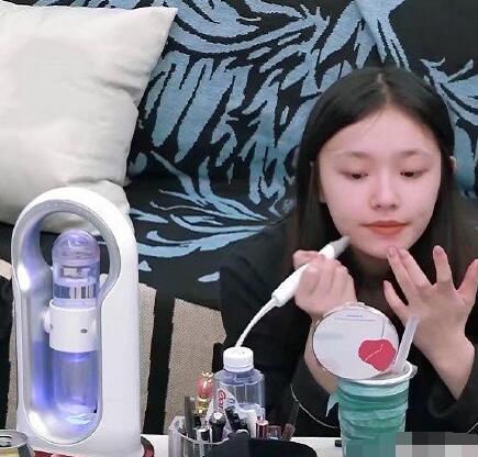 我家那闺女林允同款美容仪什么品牌