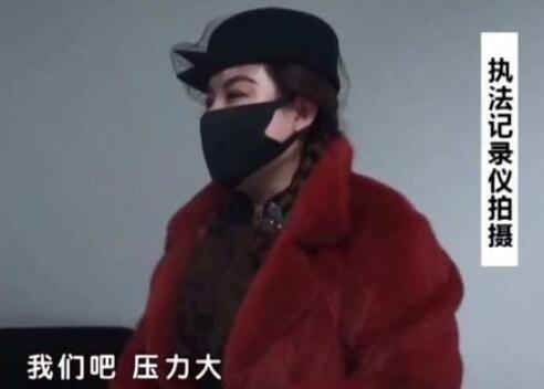 奔驰女告民警非礼