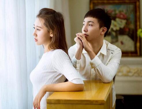 男人确认关系的举动