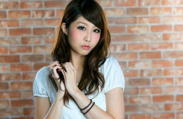 双胞胎姐妹爱上我