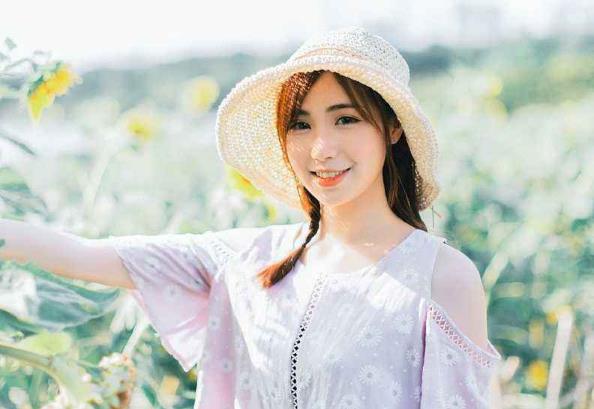 被老板抱到办公桌治伤