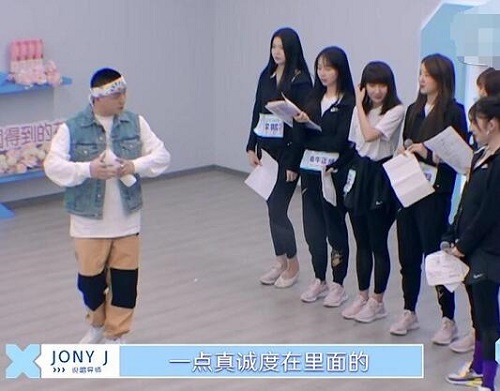 青春有你2淡黄的长裙蓬松的头发是什么梗