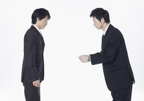 身体距离看出两人关系