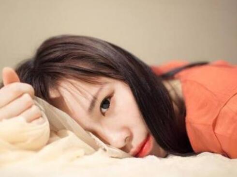 我和男同事聊天到很晚