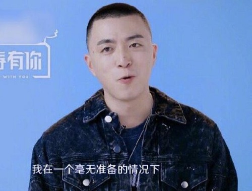 青春有你淡黄的长裙蓬松的头发是哪一期