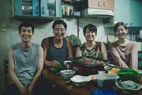 寄生虫海报为什么要遮住眼睛