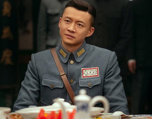 鬓边不是海棠红曹家父子谁是坏的