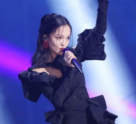 天赐的声音张韶涵耳饰精美绝伦