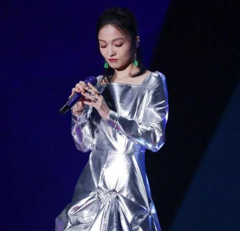 天赐的声音张韶涵耳饰精美绝伦