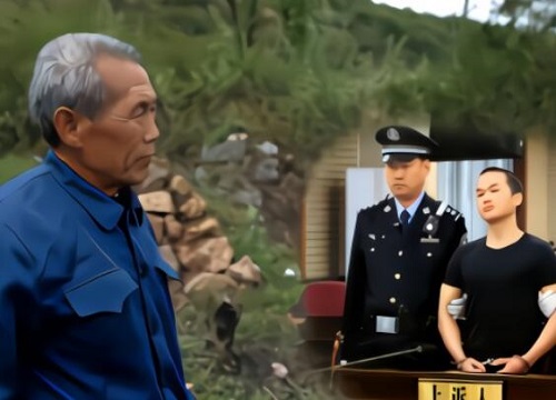 张扣扣父亲清明给妻儿扫墓