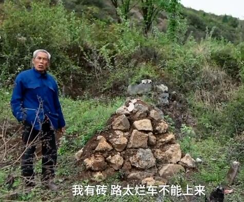 张扣扣父亲清明给妻儿扫墓