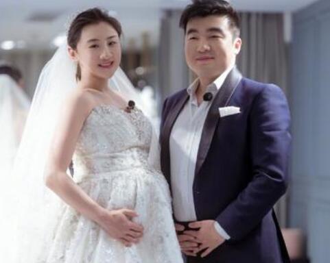 婚前21天何雯娜老公多大