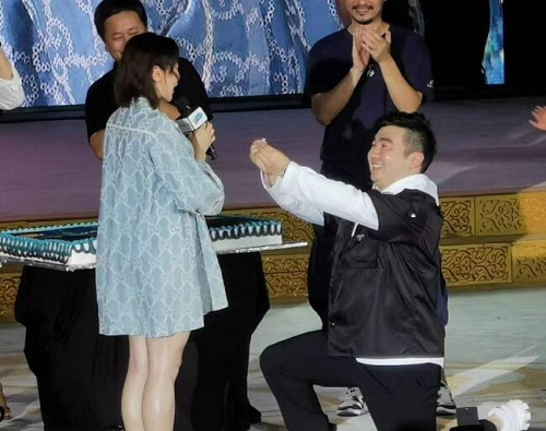 婚前21天何雯娜老公多大