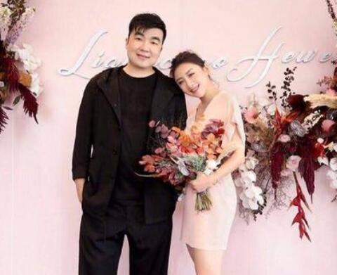 婚前21天何雯娜老公多大