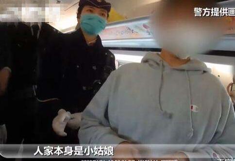 高铁吃东西遭骂