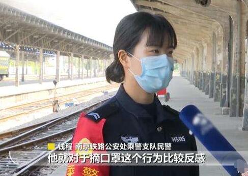 高铁吃东西遭骂