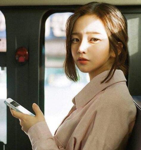 老公总是和前女友偷偷联系