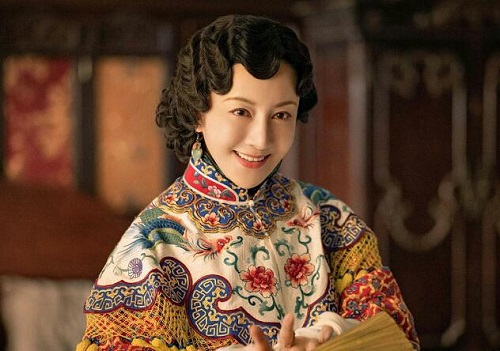 鬓边不是海棠红春萱还活着吗