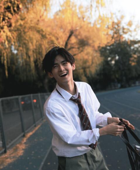 周历杰是花滑运动员吗