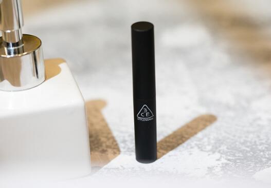 3ce烟管口红黑管和红管的区别